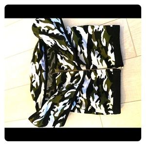 Off shoulder front zip camo top